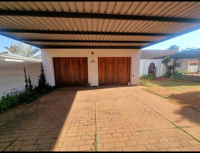 4 BEDROOM HOUSE FOR SALE IN SINOVILLE